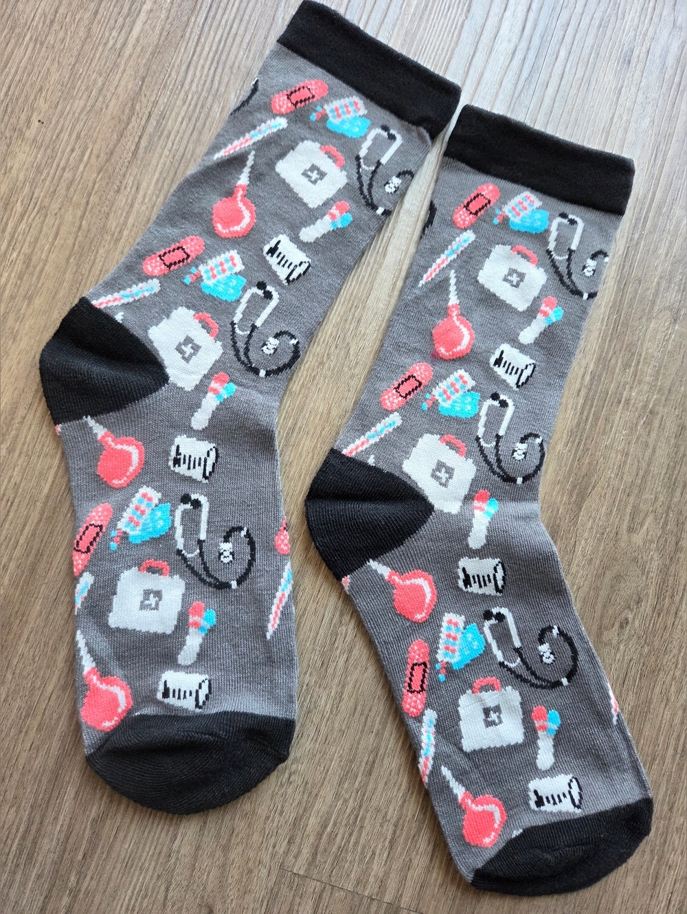 NWOT Hot Sox Medical Professionals Theme Crew Socks Heather Grey
